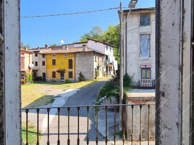 Rustico in vendita a Montù Beccaria, Lombardia