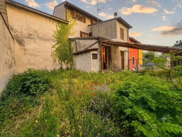 Rustico in vendita a Montù Beccaria, Lombardia