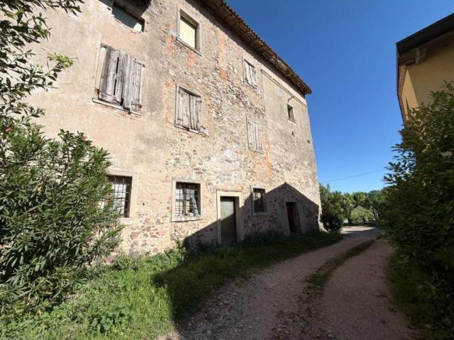 Rustico in vendita a Monzambano, Lombardia