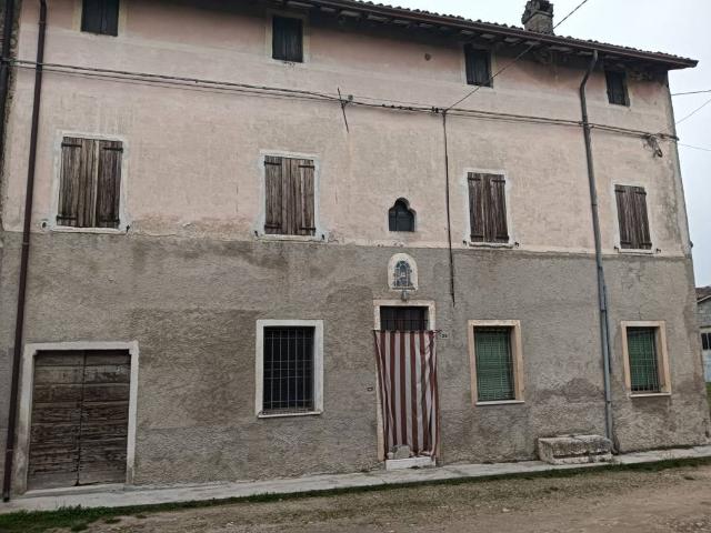 Rustico in vendita a Castellaro Lagusello, Monzambano