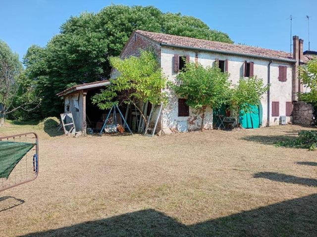 Rustico in vendita a Morgano, Ongarie