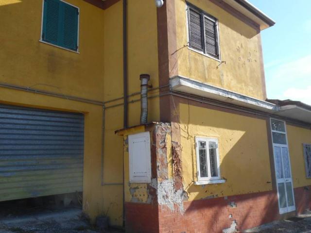 Rustico in vendita a Morra De Sanctis, Campania