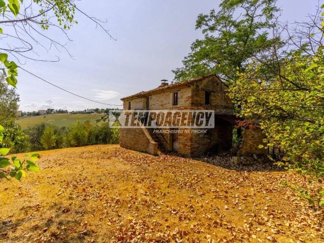 Rustico in vendita a Borgo Pintura, Marche