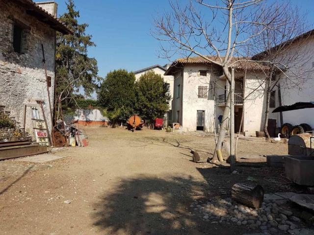 Rustico in vendita a Moruzzo, Friuli-Venezia Giulia