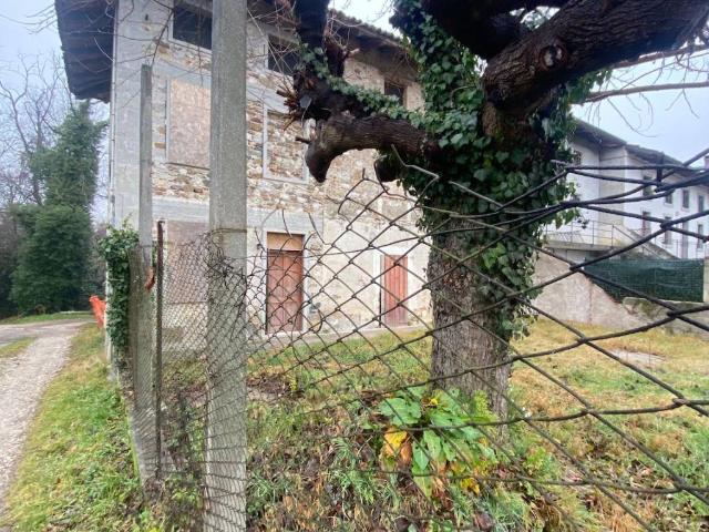 Rustico in vendita a Moruzzo, Friuli-Venezia Giulia