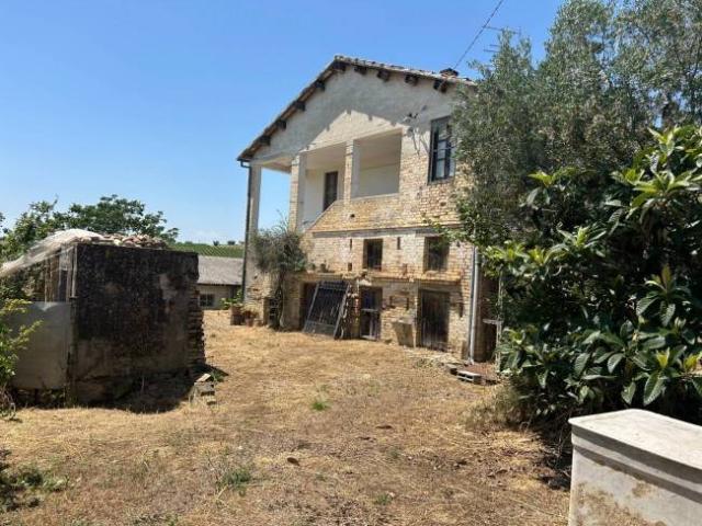 Rustico in vendita a Montone, Mosciano Sant'angelo