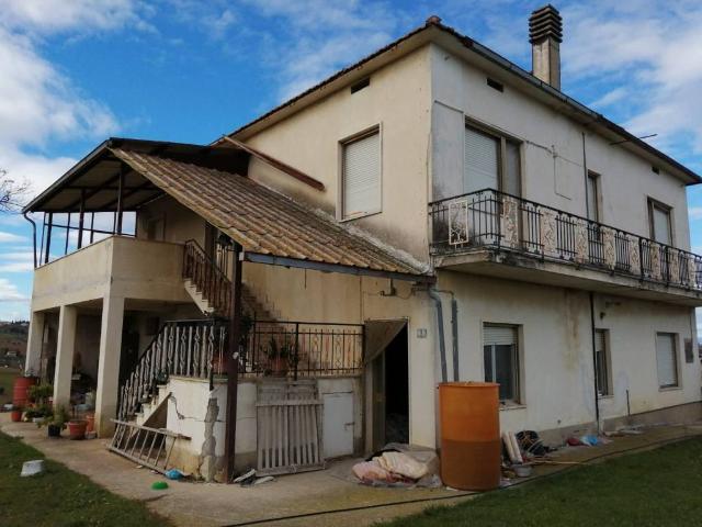 Rustico in vendita a Unione dei Comuni della Val Vibrata, Mosciano Sant'angelo