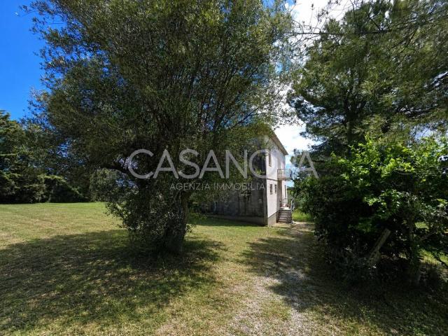 Rustico in vendita a Mosciano Sant'angelo, Abruzzo