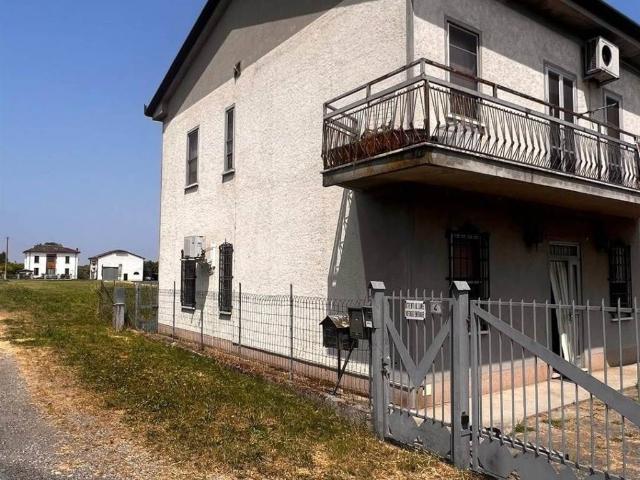 Rustico in vendita a Motteggiana, Lombardia
