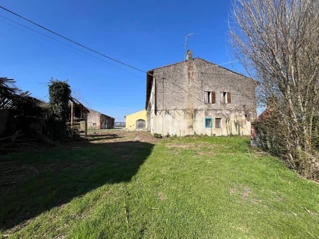Rustico in vendita a Mozzecane, Veneto