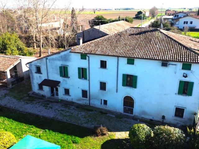 Rustico in vendita a Mozzecane, Veneto