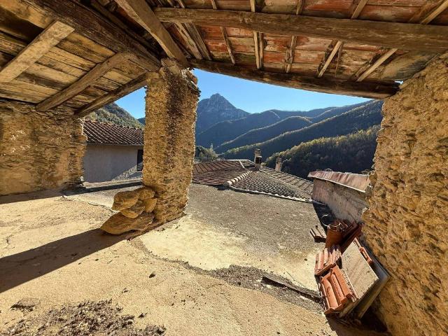 Rustico in vendita a Nasino, Liguria