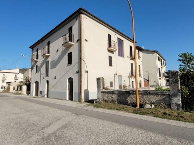 Rustico in vendita a Navelli, Abruzzo