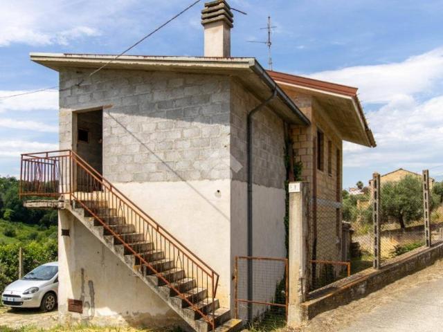 Rustico in vendita a Unione dei Comuni della Val Vibrata, Nereto