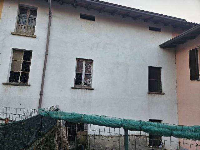 Rustico in vendita a Nibionno, Lombardia