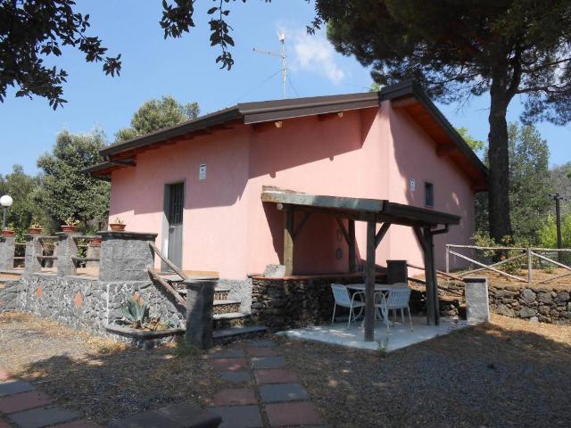 Rustico in vendita a Nicolosi, Sicilia
