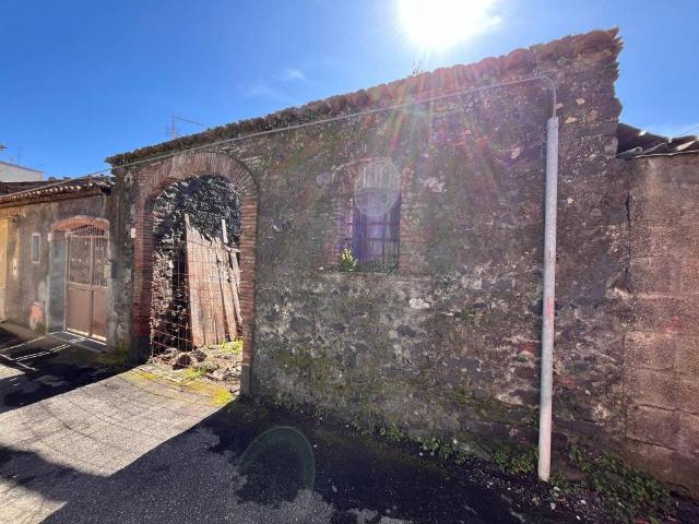 Rustico in vendita a Nicolosi, Sicilia
