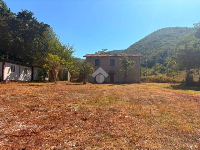 Rustico in vendita a Nocera Umbra, Umbria