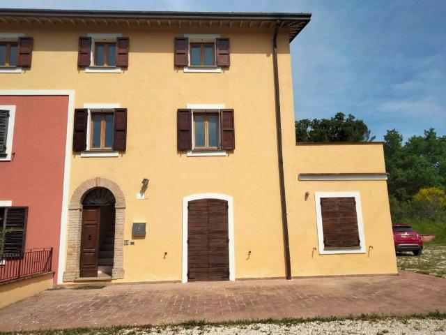 Rustico in vendita a Nocera Umbra, Umbria