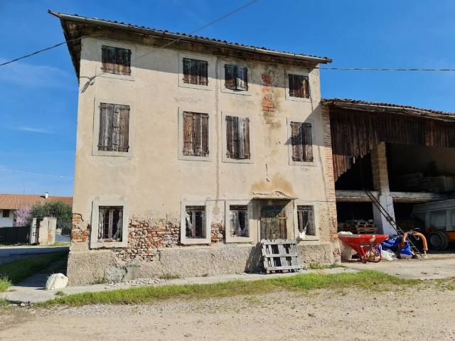 Rustico in vendita a Nogarole Rocca, Veneto