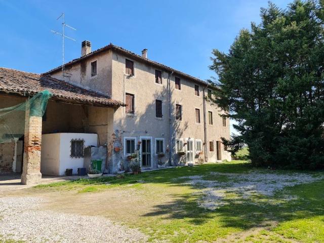 Rustico in vendita a Nogarole Rocca, Veneto