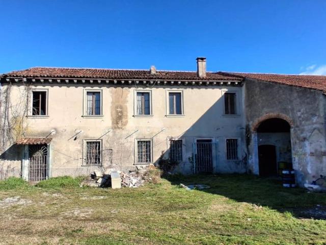 Rustico in vendita a Nogarole Rocca, Veneto