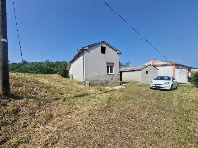 Rustico in vendita a Notaresco, Abruzzo