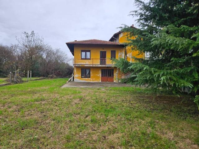 Rustico in vendita a Bedisco, Piemonte