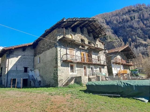 Rustico in vendita a Ollomont, Aosta