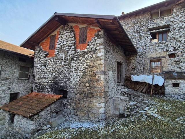 Rustico in vendita a Comunità montana della valle Camonica, Ono San Pietro