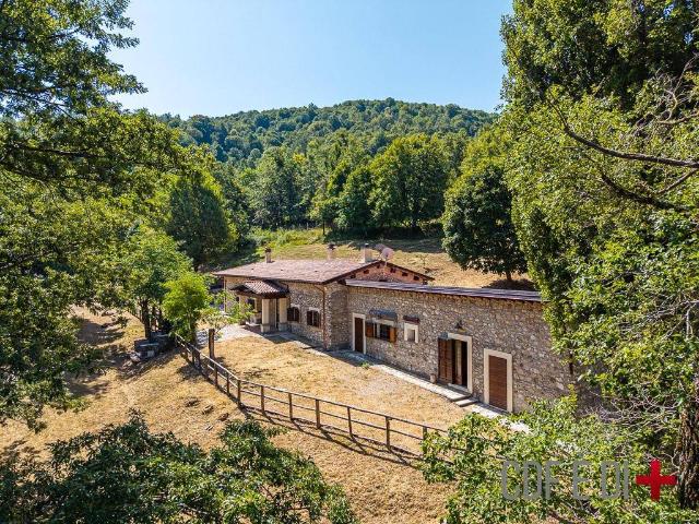 Rustico in vendita a Orvinio, Rieti