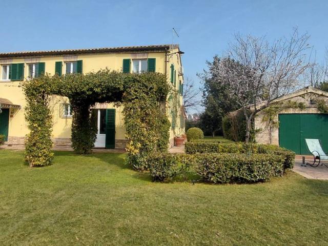 Rustico in vendita a San Sabino, Marche