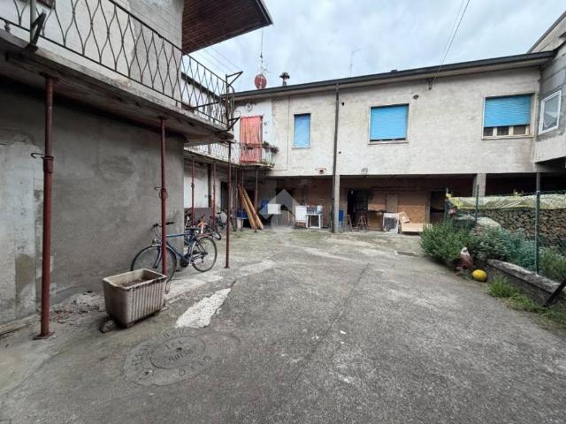 Rustico in vendita a Osio Sotto, Lombardia