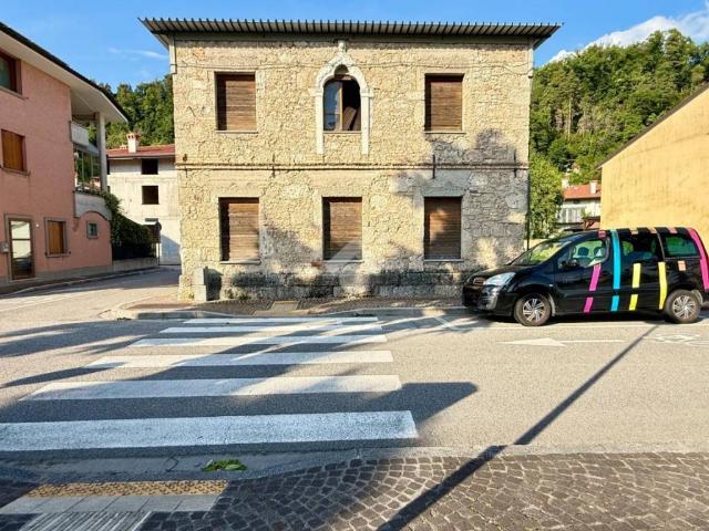 Rustico in vendita a Osoppo, Friuli-Venezia Giulia