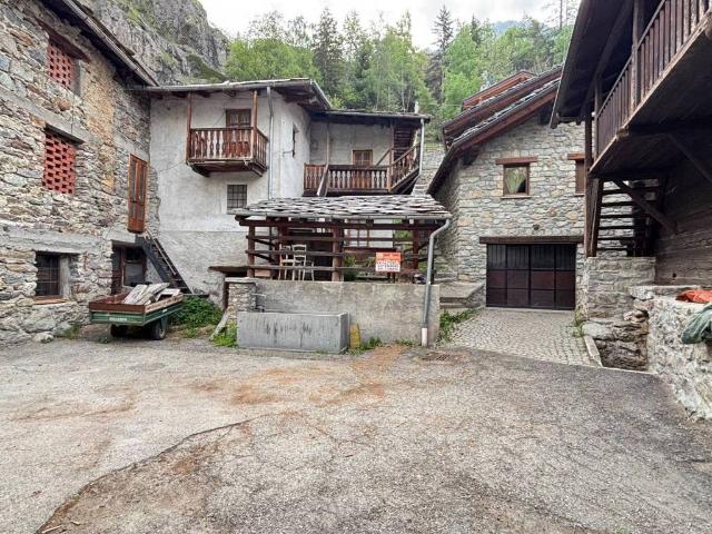 Rustico in vendita a Oyace, Aosta