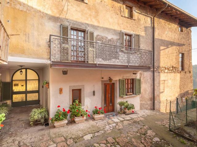 Rustico in vendita a Precornelli, Palazzago