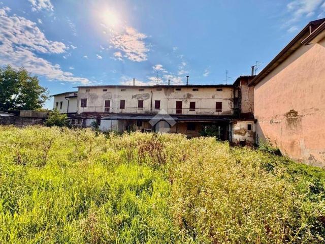 Rustico in vendita a Palosco, Lombardia
