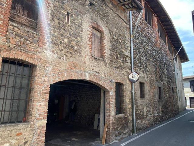 Rustico in vendita a Palosco, Lombardia