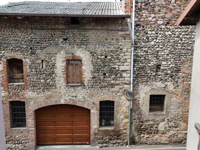 Rustico in vendita a Palosco, Lombardia
