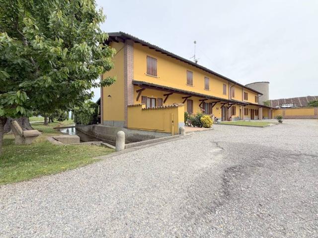 Rustico in vendita a Pandino, Lombardia