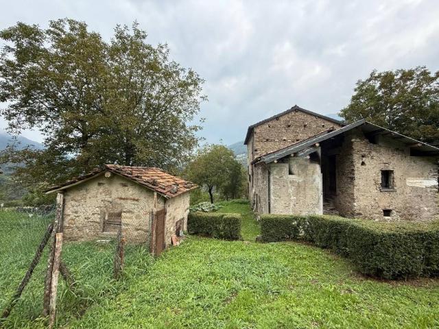 Rustico in vendita a Parlasco, Lombardia