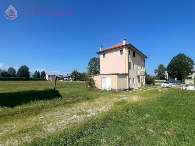 Rustico in vendita a Pasiano Di Pordenone, Friuli-Venezia Giulia