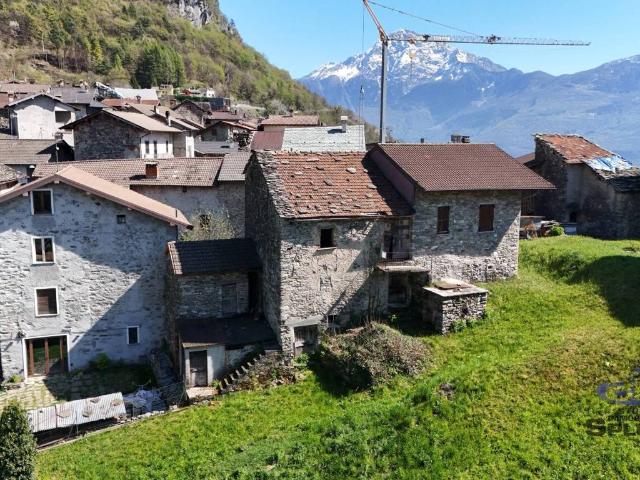 Rustico in vendita a Peglio, Lombardia