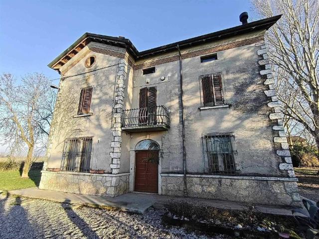 Rustico in vendita a Pegognaga, Lombardia