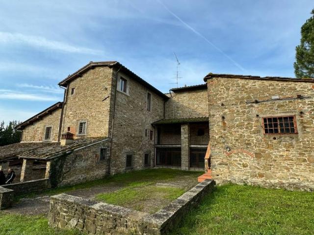 Rustico in vendita a Unione di Comuni Valdarno e Valdisieve, Pelago