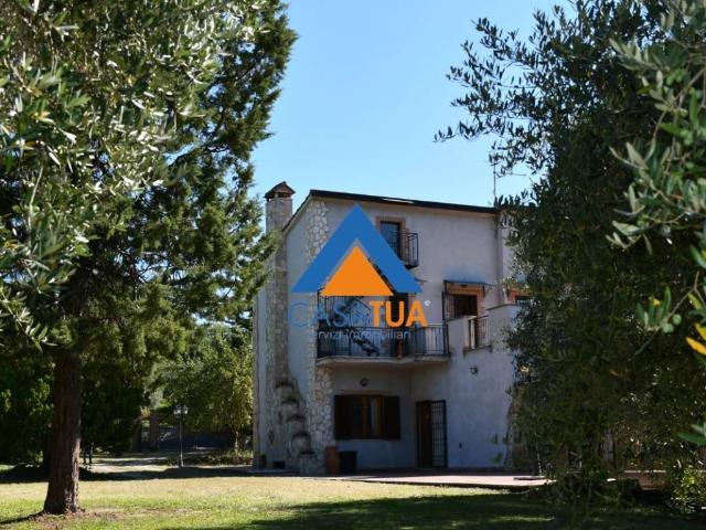 Rustico in vendita a Penna In Teverina, Umbria