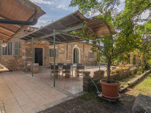 Rustico in vendita a Penna In Teverina, Umbria