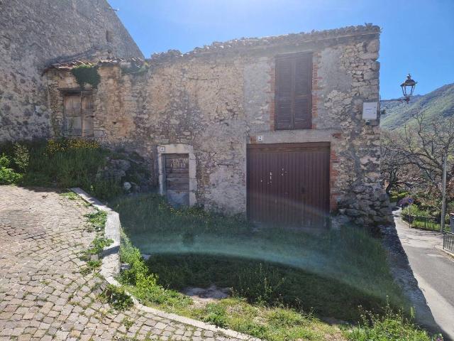 Rustico in vendita a Pereto, L'Aquila