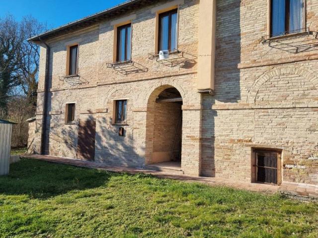 Rustico in vendita a Quartiere Mercatale, Marche