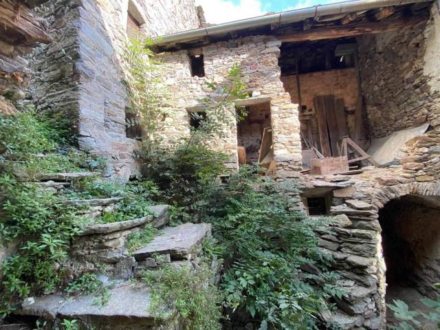 Rustico in vendita a Perloz, Aosta